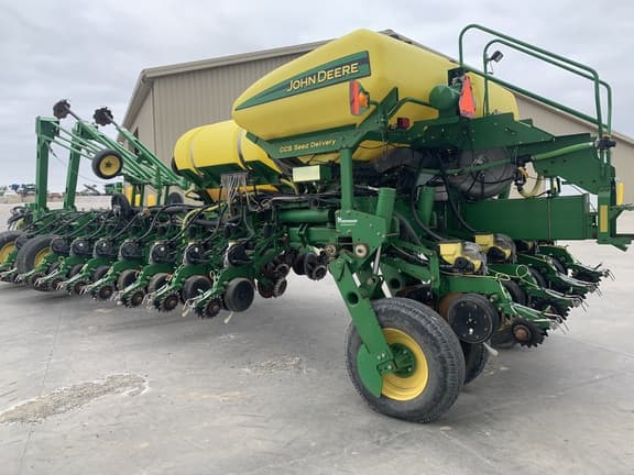 Image of John Deere 1770 equipment image 4