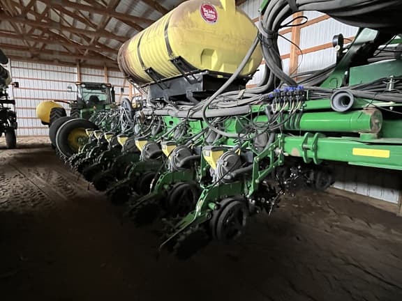 Image of John Deere 1770 equipment image 2