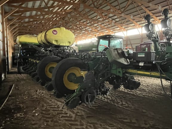 2011 John Deere 1770 Equipment Image0