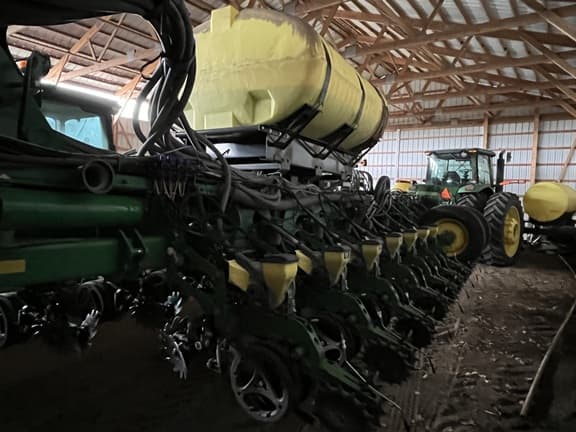 Image of John Deere 1770 equipment image 3