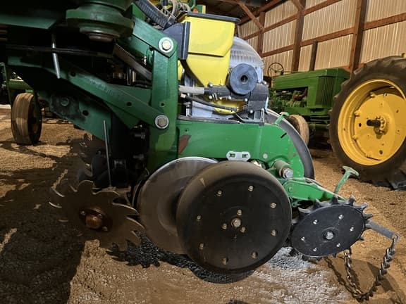 Image of John Deere 1770 equipment image 2