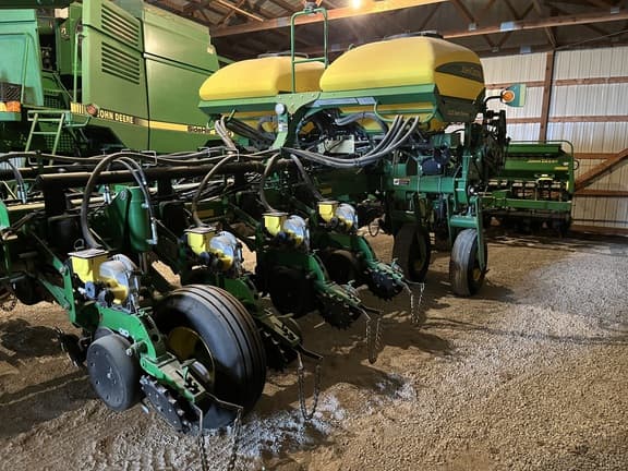 Image of John Deere 1770 equipment image 1