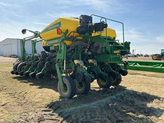 Image of John Deere 1770 equipment image 3