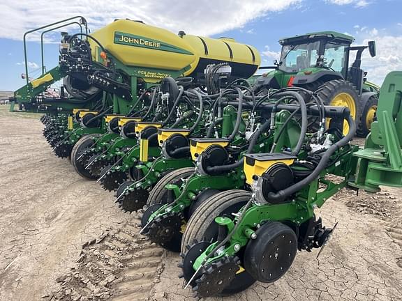 Image of John Deere 1775 equipment image 1