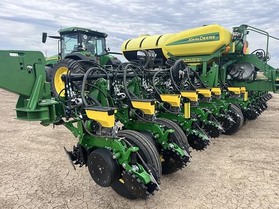 Image of John Deere 1775 Primary image