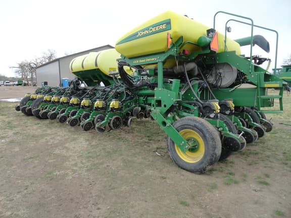 Image of John Deere 1770 equipment image 2