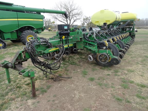 Image of John Deere 1770 equipment image 1
