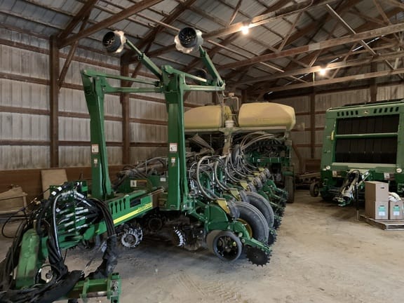 Main image John Deere 1770