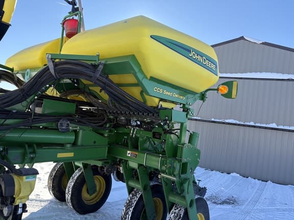 Image of John Deere 1770 equipment image 2