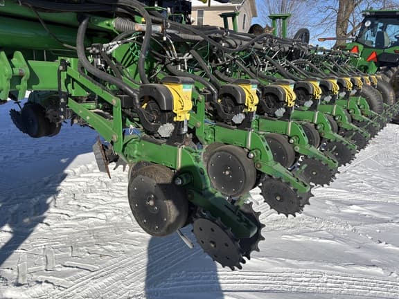 Image of John Deere 1770 equipment image 4