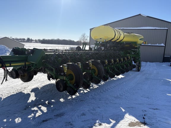 2011 John Deere 1770 Equipment Image0