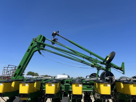 Image of John Deere 1770 equipment image 2