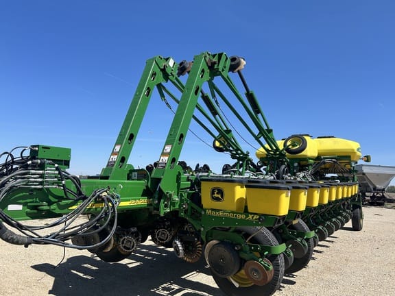 2011 John Deere 1770 Equipment Image0