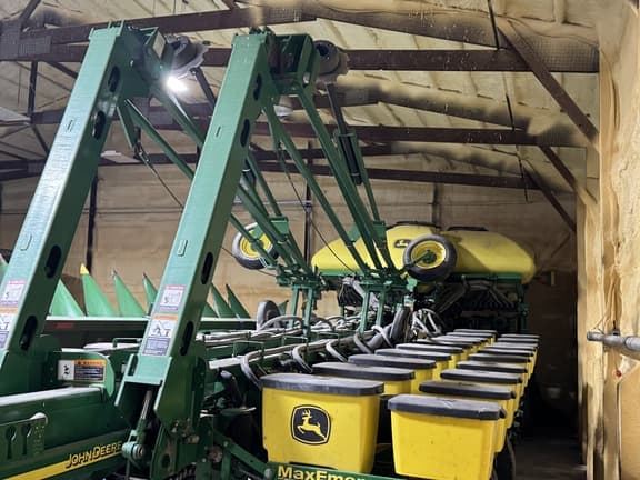 Image of John Deere 1770 equipment image 2