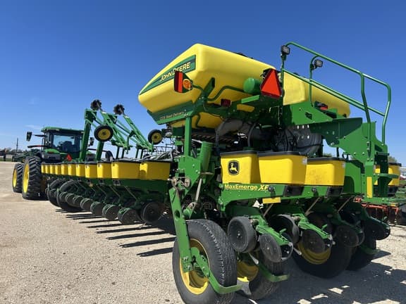 Image of John Deere 1770 equipment image 3