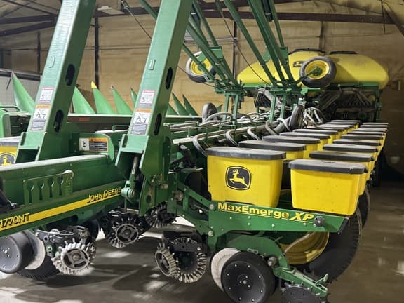 Image of John Deere 1770 equipment image 1