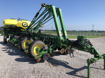 Main image John Deere 1770