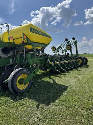 Image of John Deere 1770 equipment image 3
