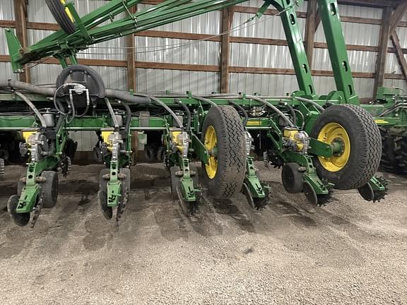 Image of John Deere 1770 equipment image 4