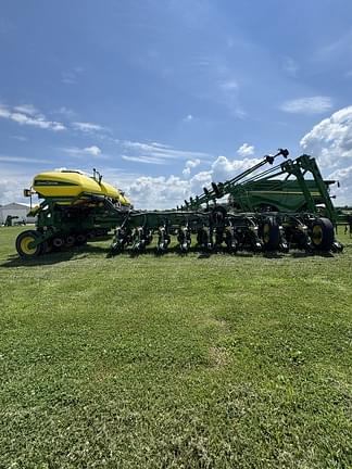 Image of John Deere 1770 equipment image 2