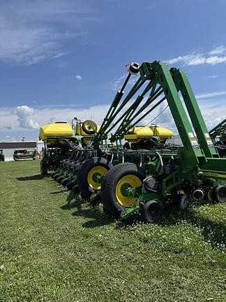 Image of John Deere 1770 equipment image 1