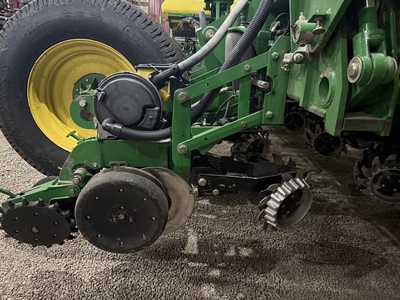 Image of John Deere 1770 equipment image 2