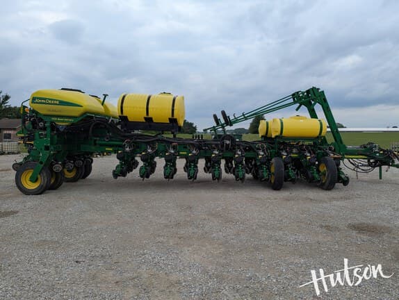Image of John Deere 1770 equipment image 2