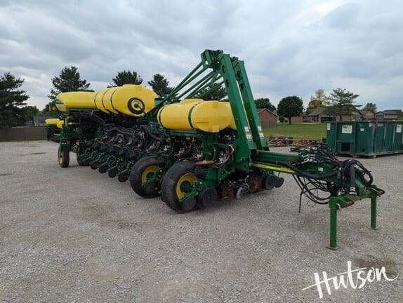 2011 John Deere 1770 Equipment Image0