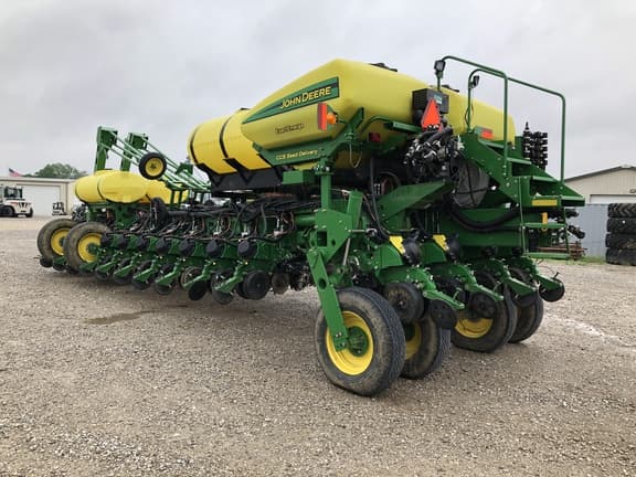 Image of John Deere 1770 equipment image 3