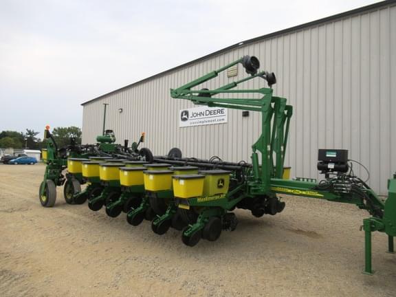 Image of John Deere 1770 equipment image 3