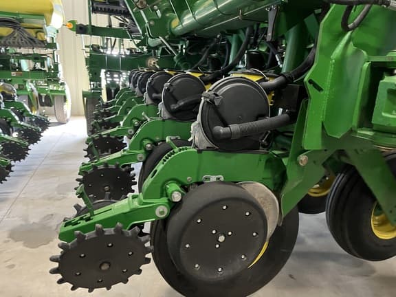 Image of John Deere 1790 equipment image 1