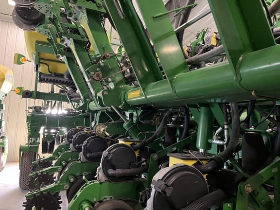 Image of John Deere 1790 equipment image 3