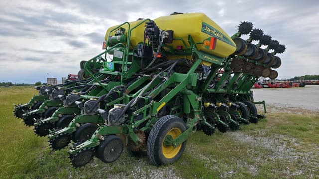 Image of John Deere 1790 equipment image 2