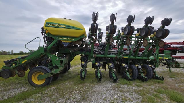 Image of John Deere 1790 equipment image 1