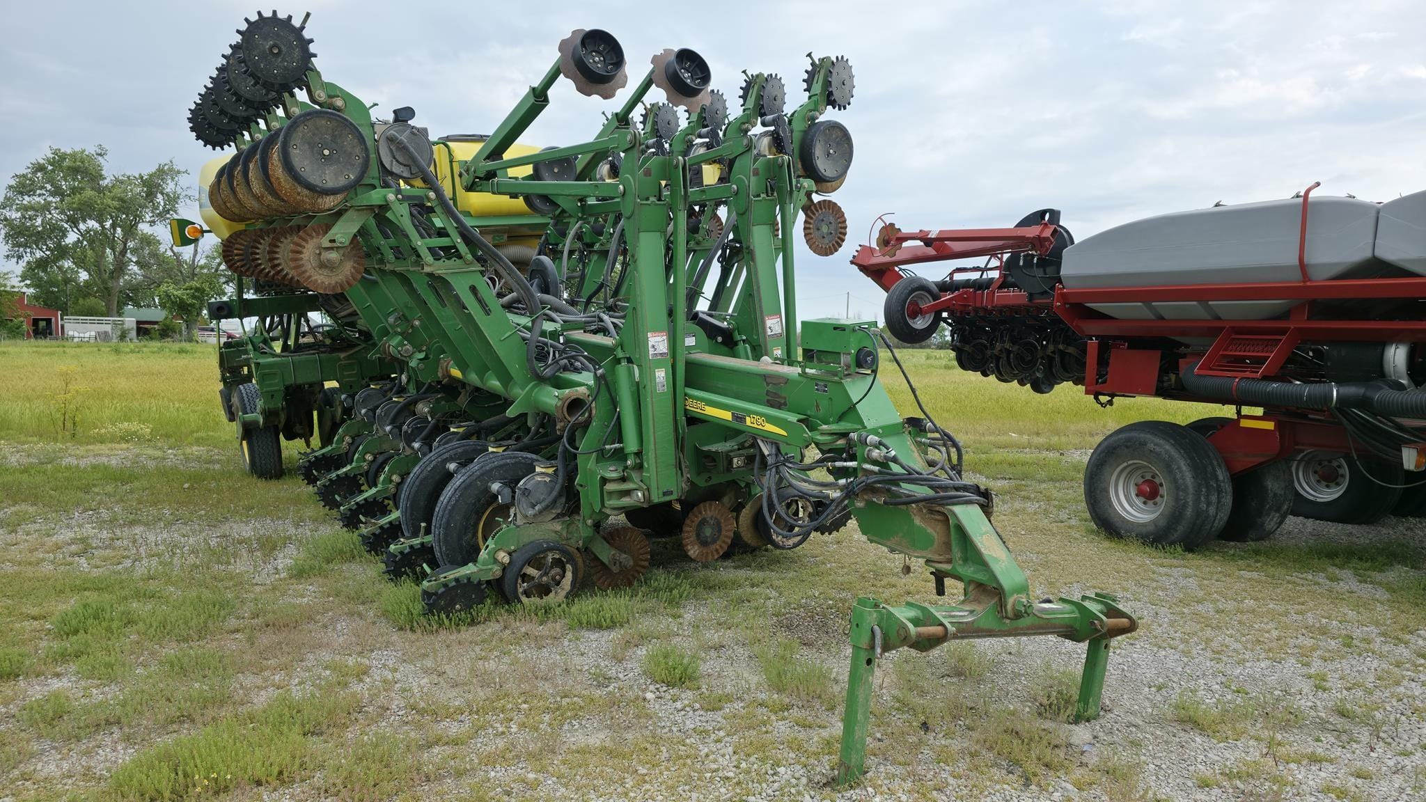 2011 John Deere 1790 Equipment Image0