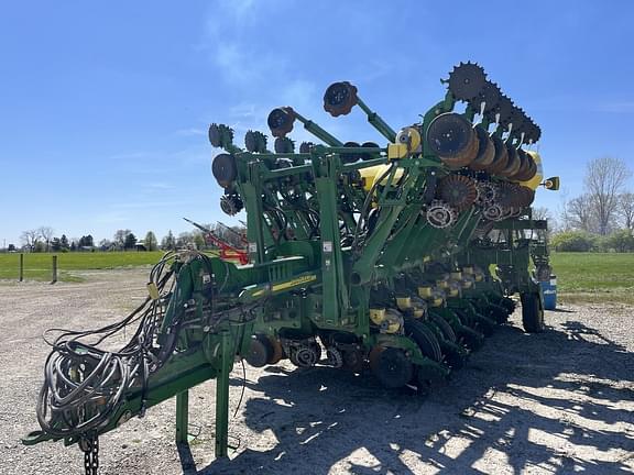 Image of John Deere 1790 equipment image 2