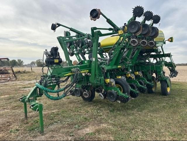 Image of John Deere 1790 equipment image 1