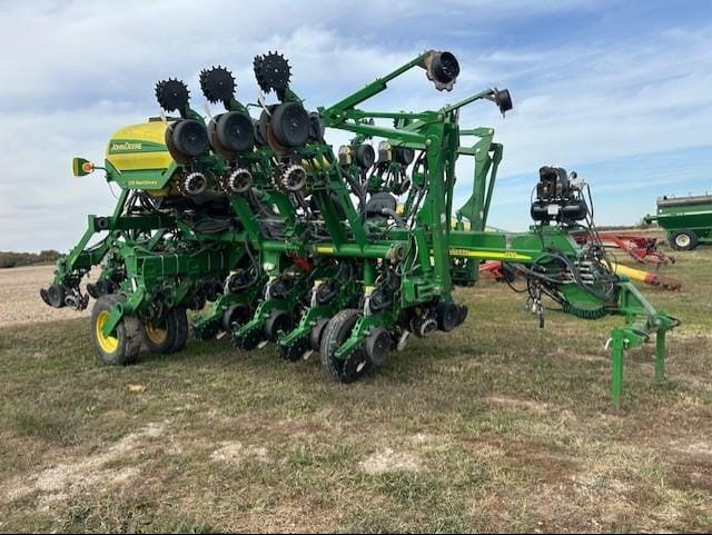 2011 John Deere 1790 Equipment Image0