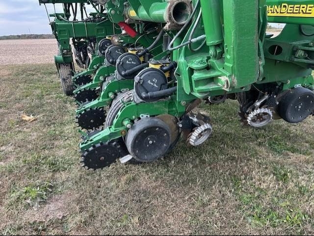 Image of John Deere 1790 equipment image 4