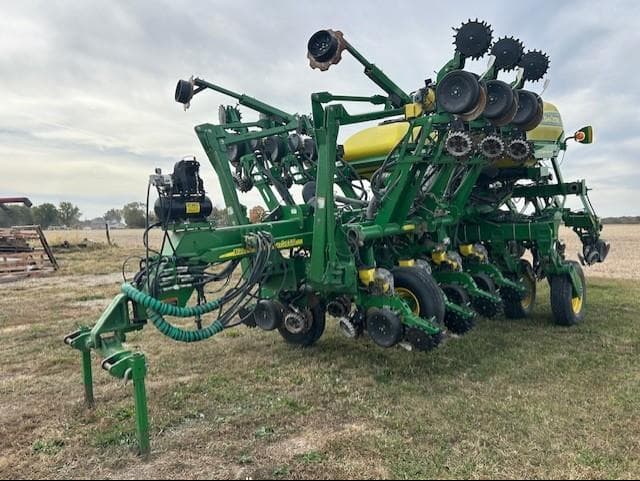 Image of John Deere 1790 equipment image 1