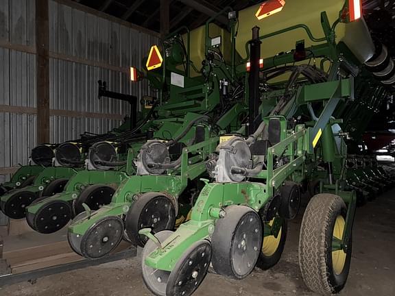 Image of John Deere 1790 equipment image 4