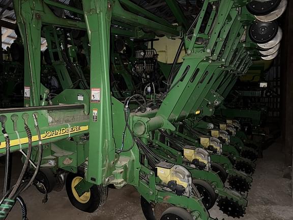 Image of John Deere 1790 equipment image 2