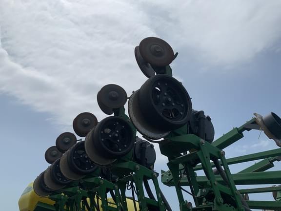 Image of John Deere 1790 equipment image 4