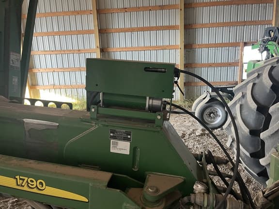Image of John Deere 1790 equipment image 3