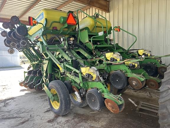 Image of John Deere 1790 equipment image 2