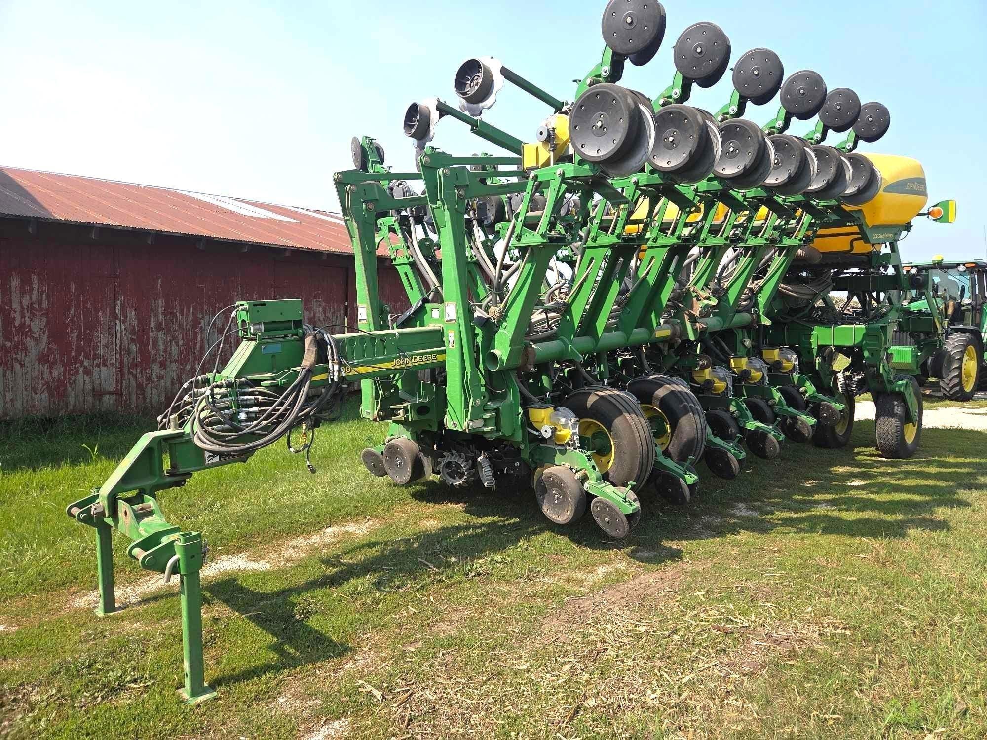 2011 John Deere 1790 Equipment Image0