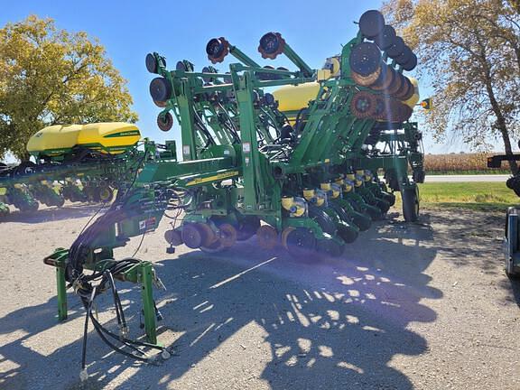 Image of John Deere 1790 equipment image 3