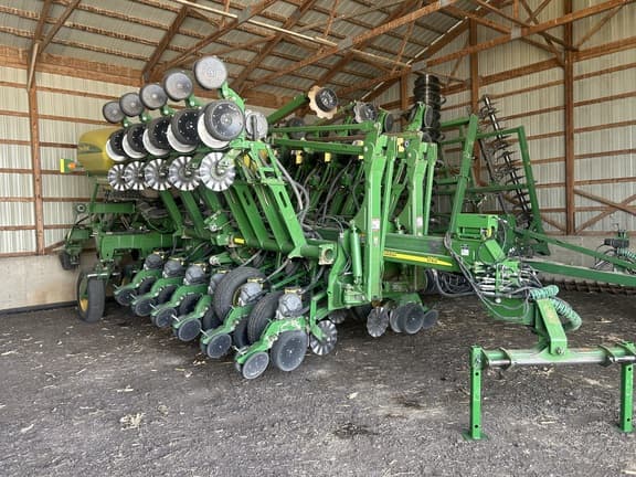 Image of John Deere 1790 equipment image 1
