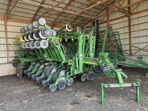 2011 John Deere 1790 Equipment Image0