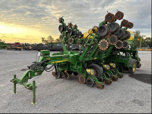 Image of John Deere 1790 equipment image 2